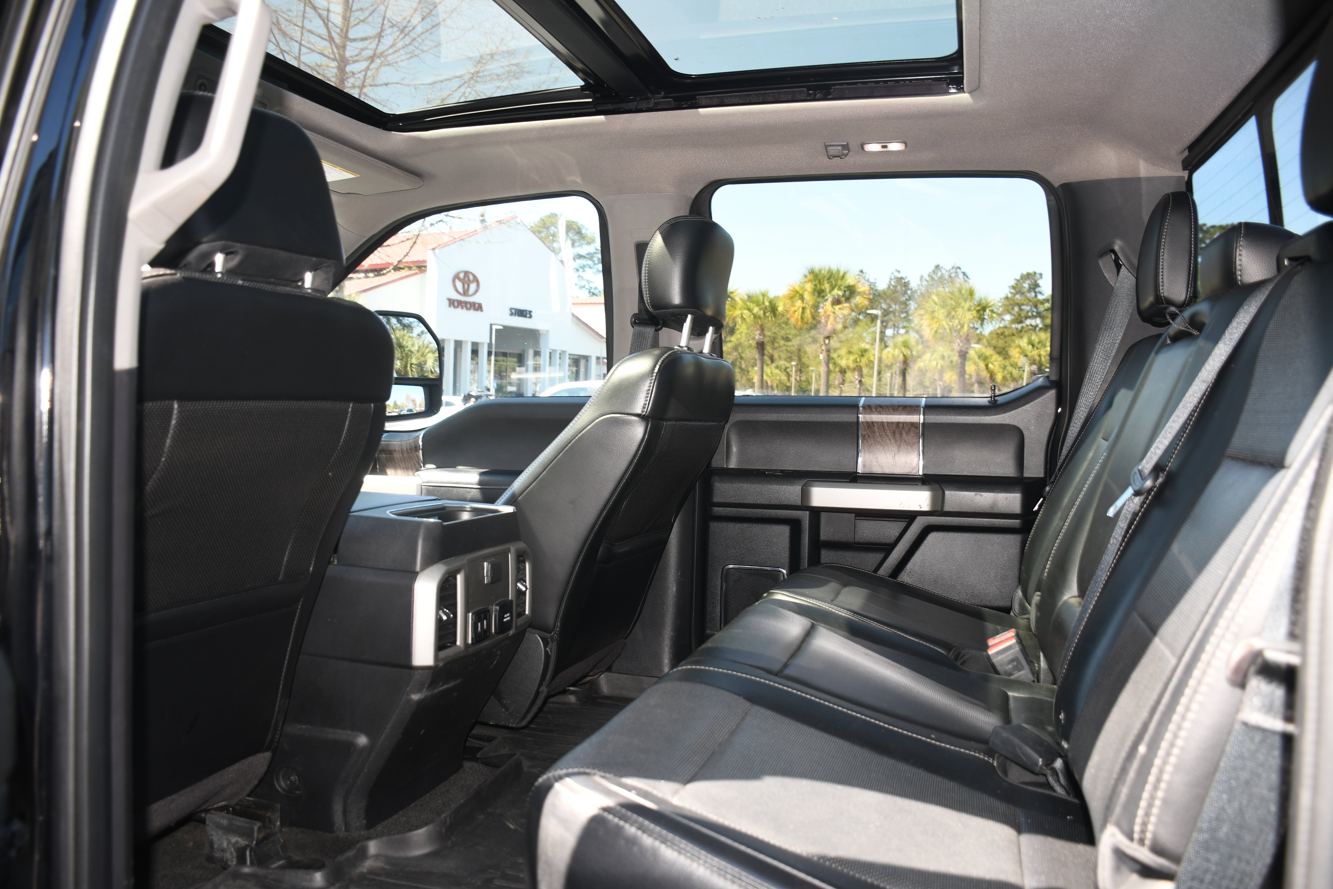 Used 2018 Ford F350 Lariat w/ Lariat Ultimate Package AWD/4WD image 17