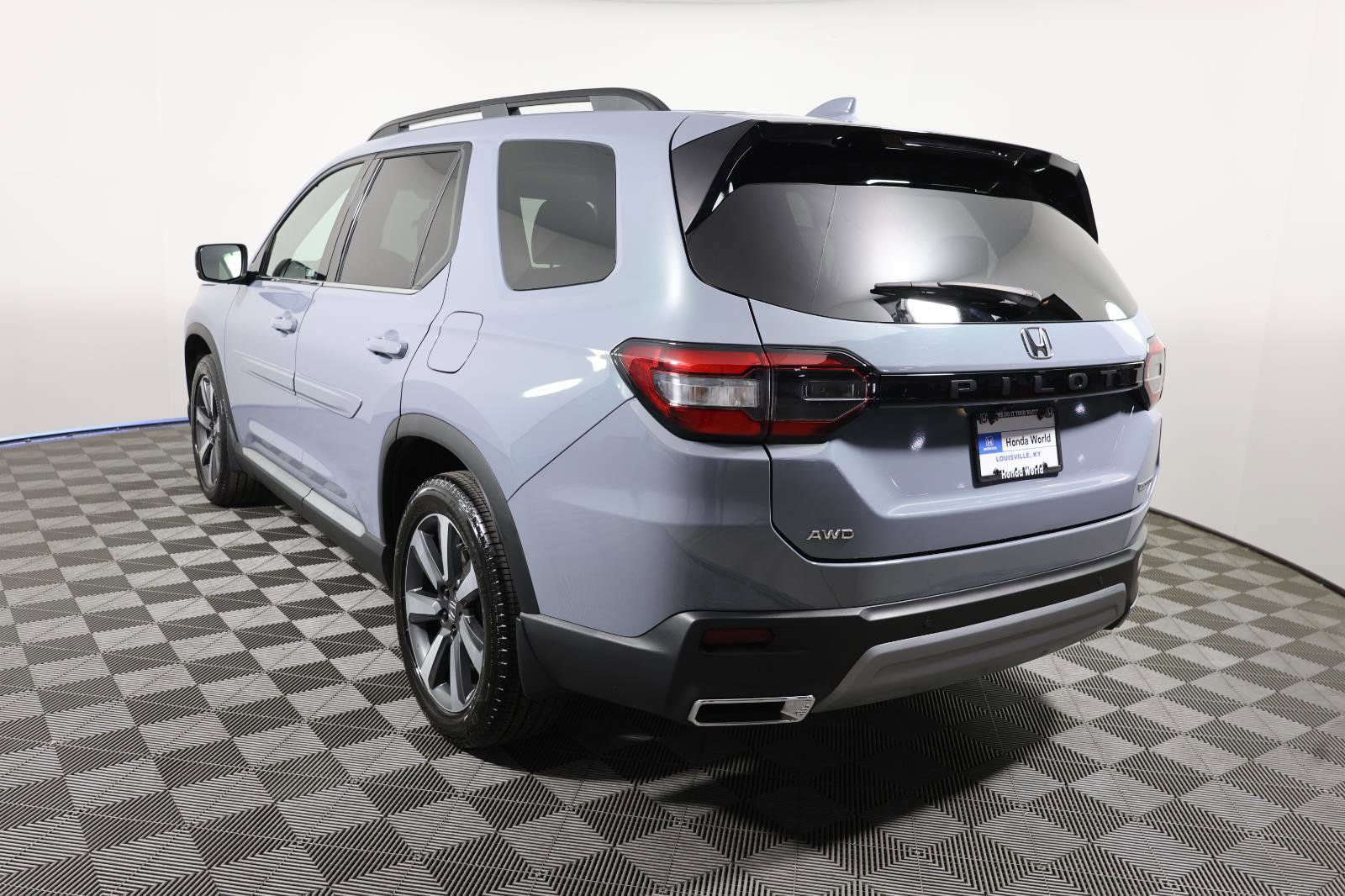 Used 2024 Honda Pilot Touring image 7