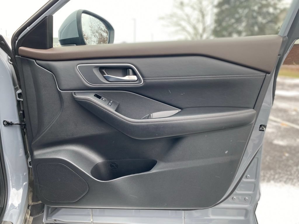 Used 2023 Nissan Rogue Platinum w/ Platinum Premium Package AWD/4WD image 9