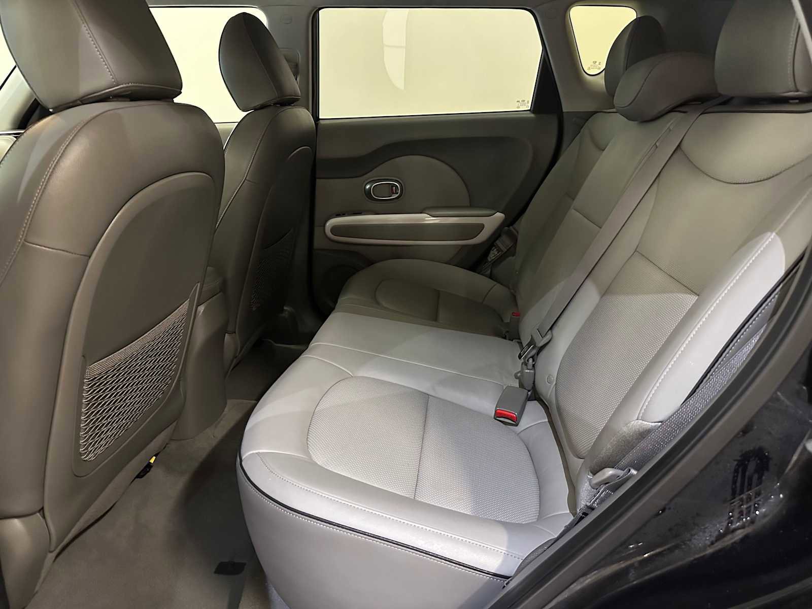 Used 2016 Kia Soul EV + image 23
