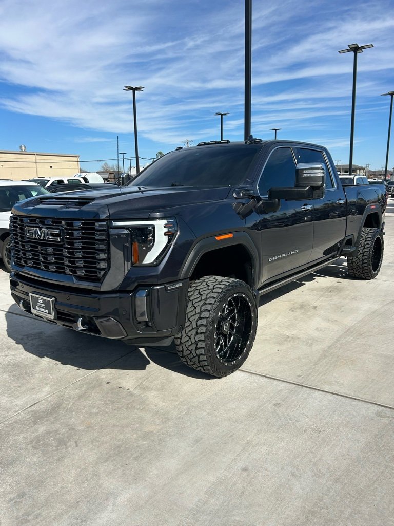 Used 2024 GMC Sierra 2500 Denali Ultimate image 4