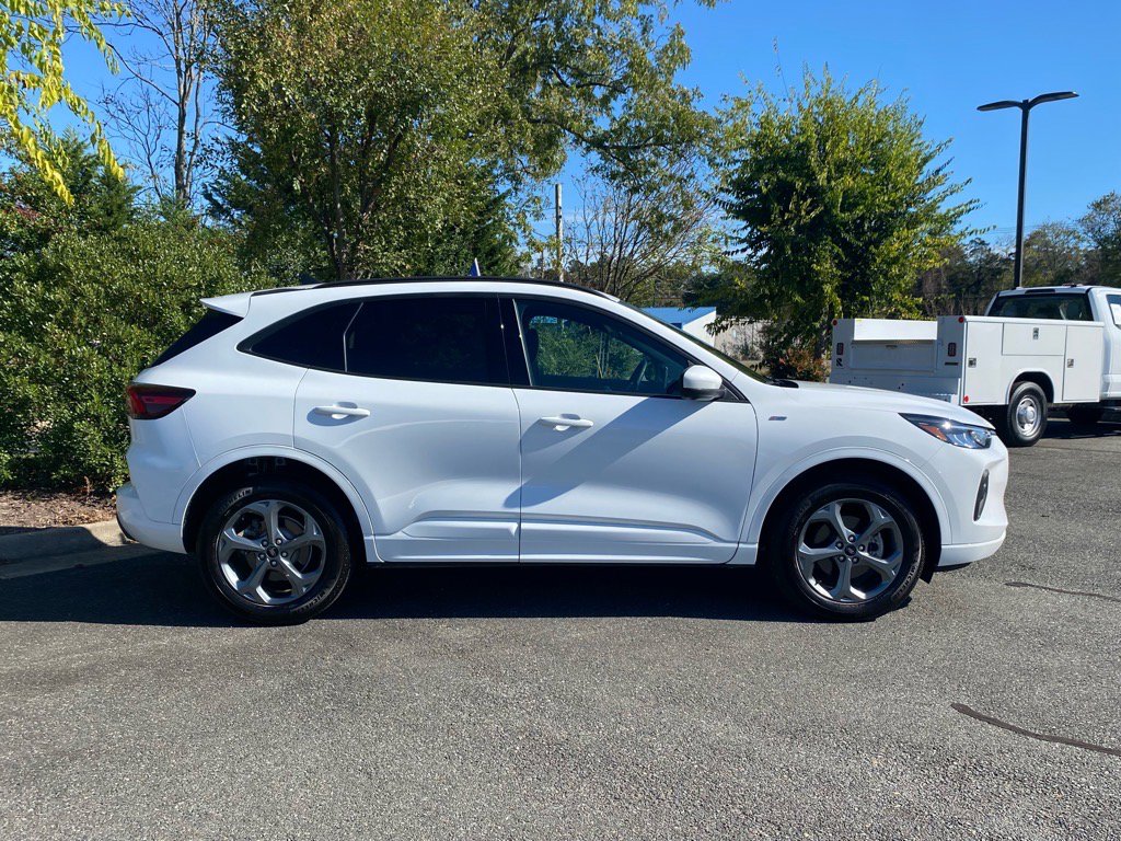 Certified 2023 Ford Escape ST-Line Select w/ Tech Pack #2 image 3