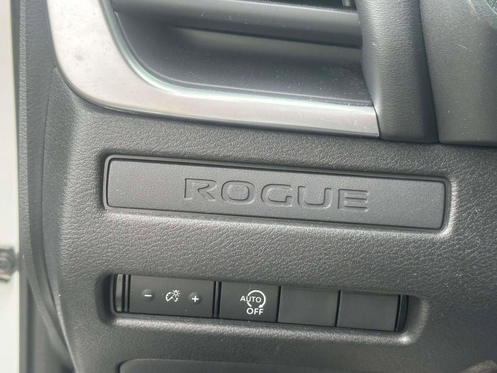 Used 2023 Nissan Rogue S AWD/4WD image 19