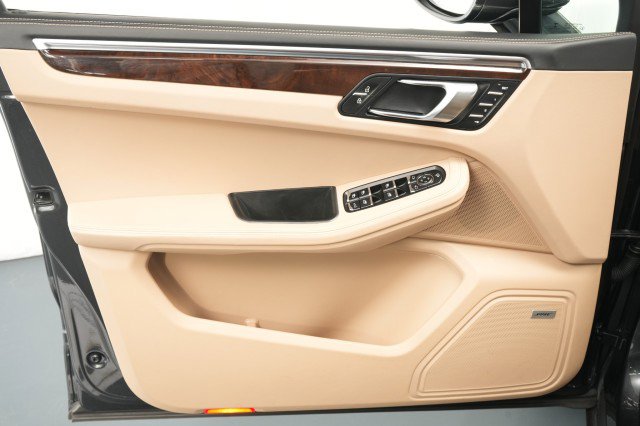 Used 2022 Porsche Macan S image 28