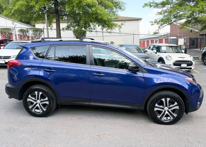 Used 2015 Toyota RAV4 LE AWD/4WD image 8