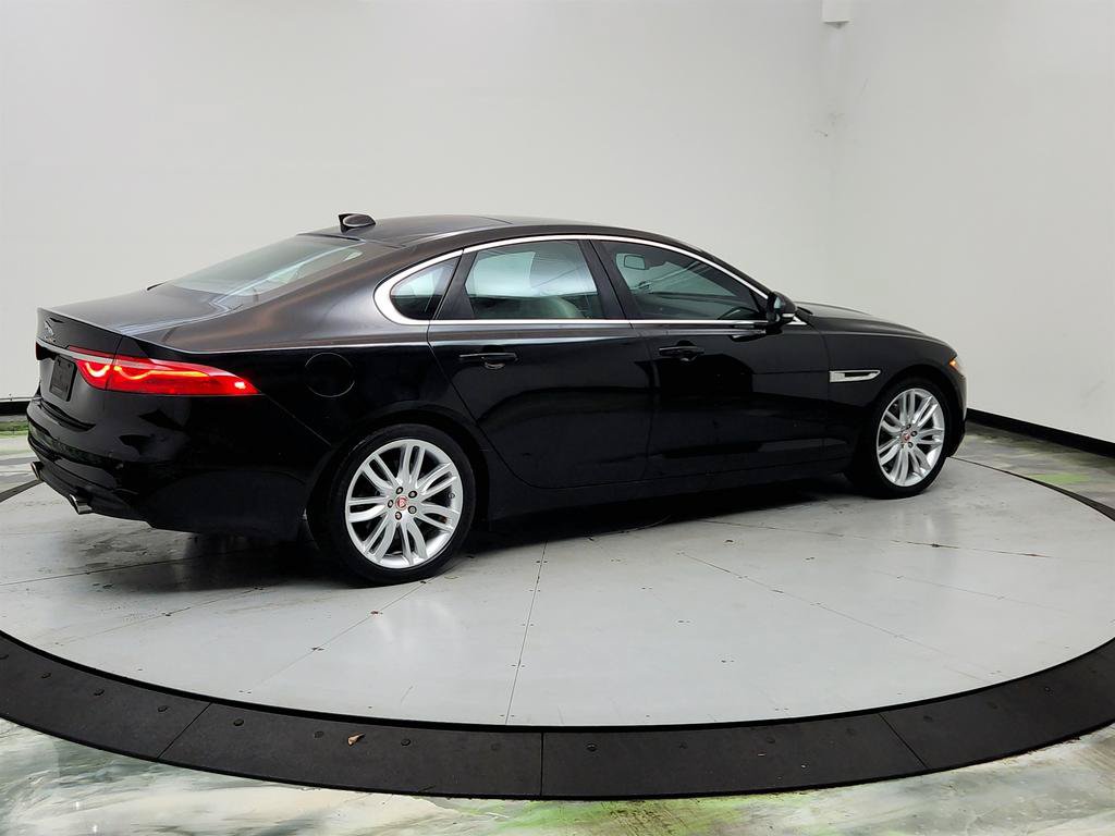Used 2016 Jaguar XF Prestige RWD image 5