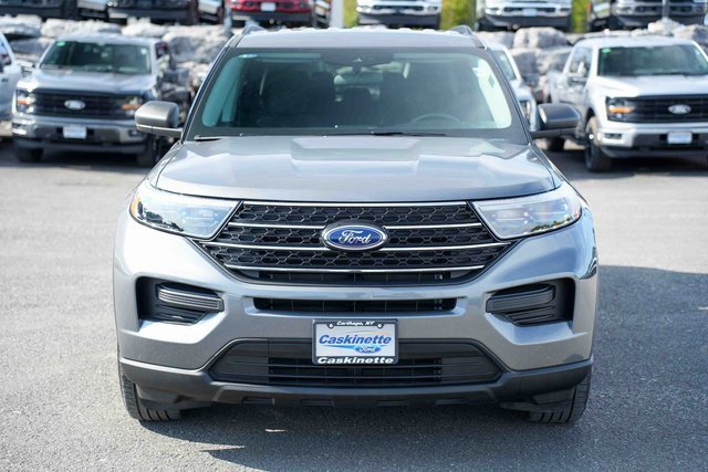 Used 2023 Ford Explorer XLT image 2