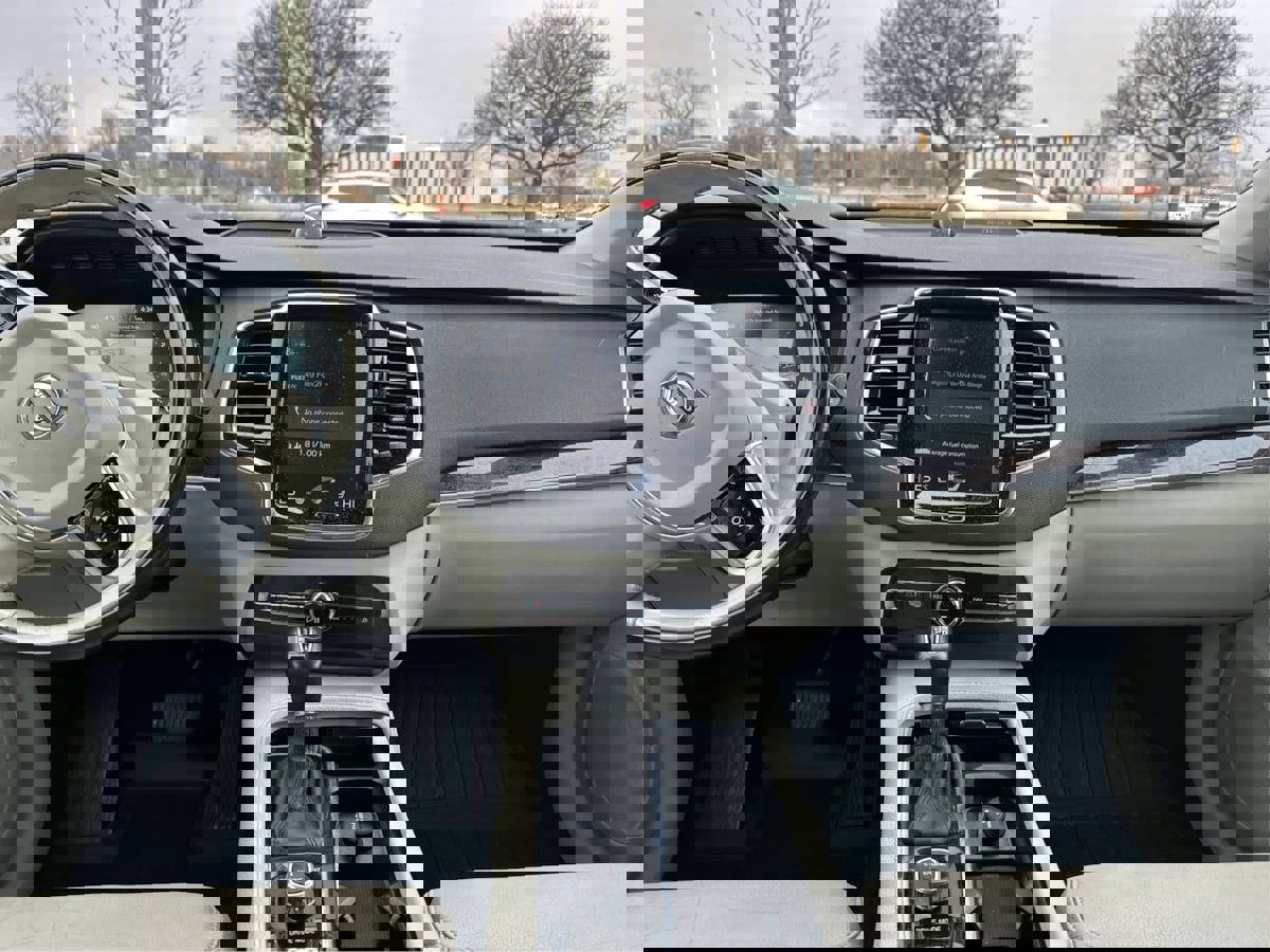 Used 2016 Volvo XC90 T6 Momentum w/ Momentum Plus Package image 20