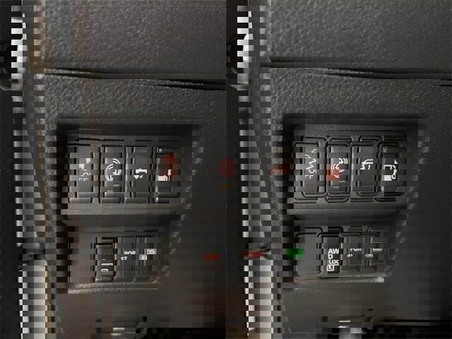 Used 2020 Nissan Rogue SV image 15