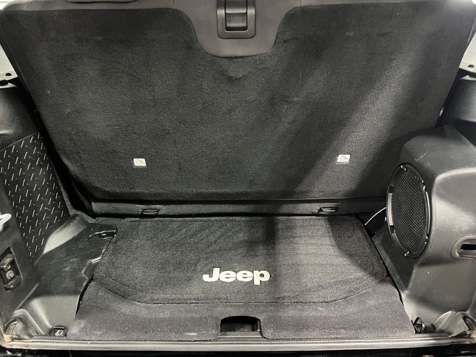 Used 2014 Jeep Wrangler Rubicon w/ Power Convenience Group image 9