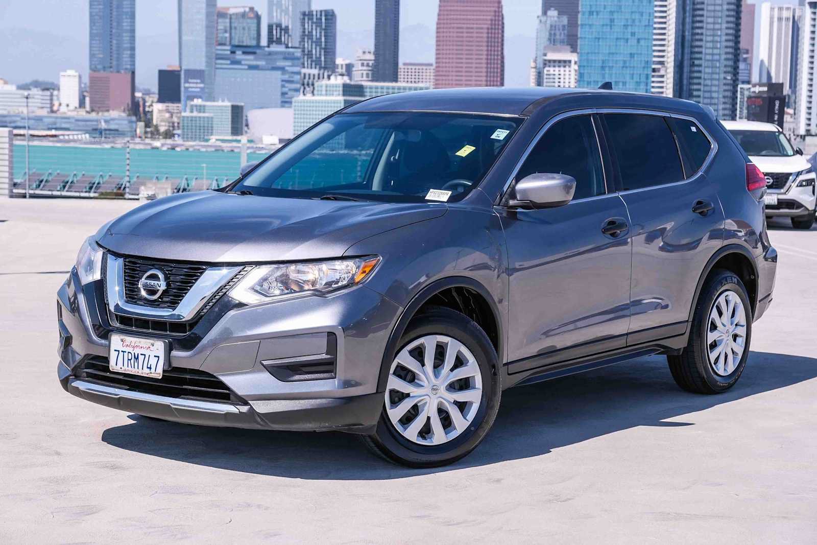 Used 2017 Nissan Rogue S AWD/4WD image 1