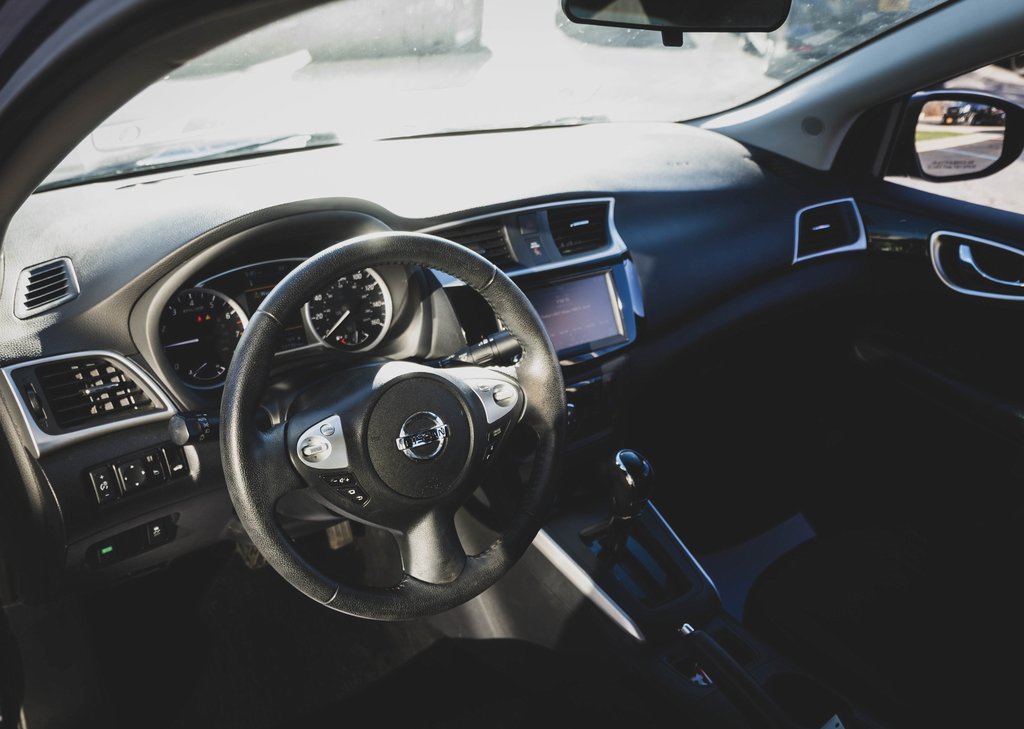 Used 2019 Nissan Sentra SV image 2