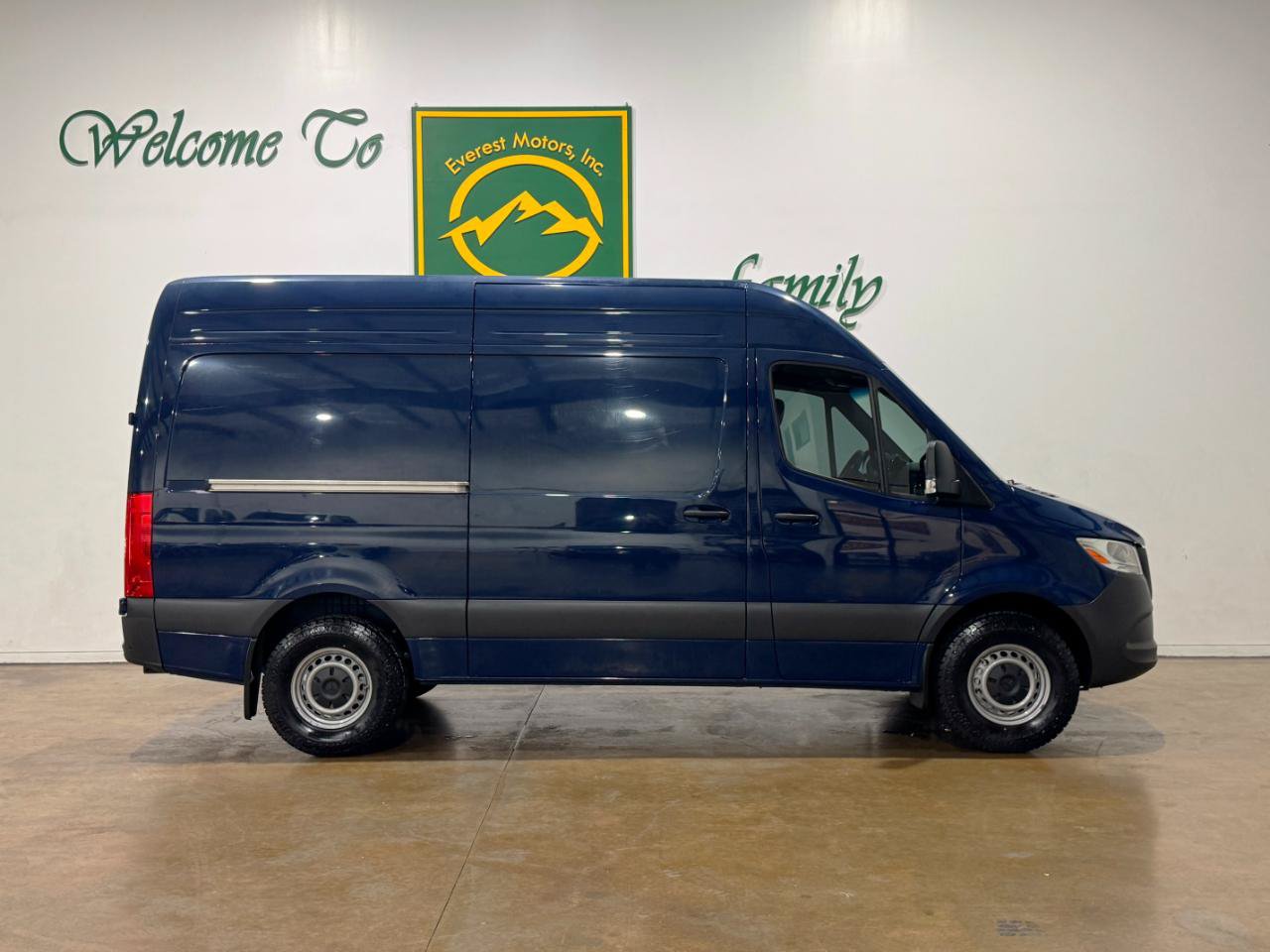 Used 2024 Mercedes-Benz Sprinter 2500 image 8