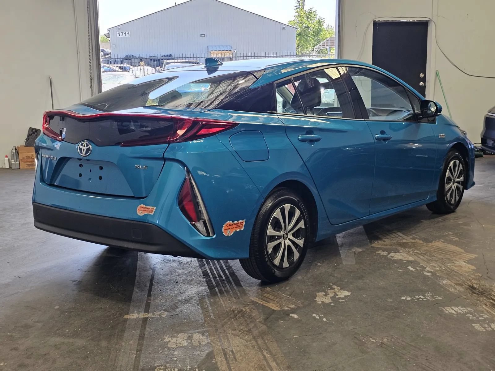 Used 2020 Toyota Prius Prime XLE w/ Carpet Mat Package FWD image 4