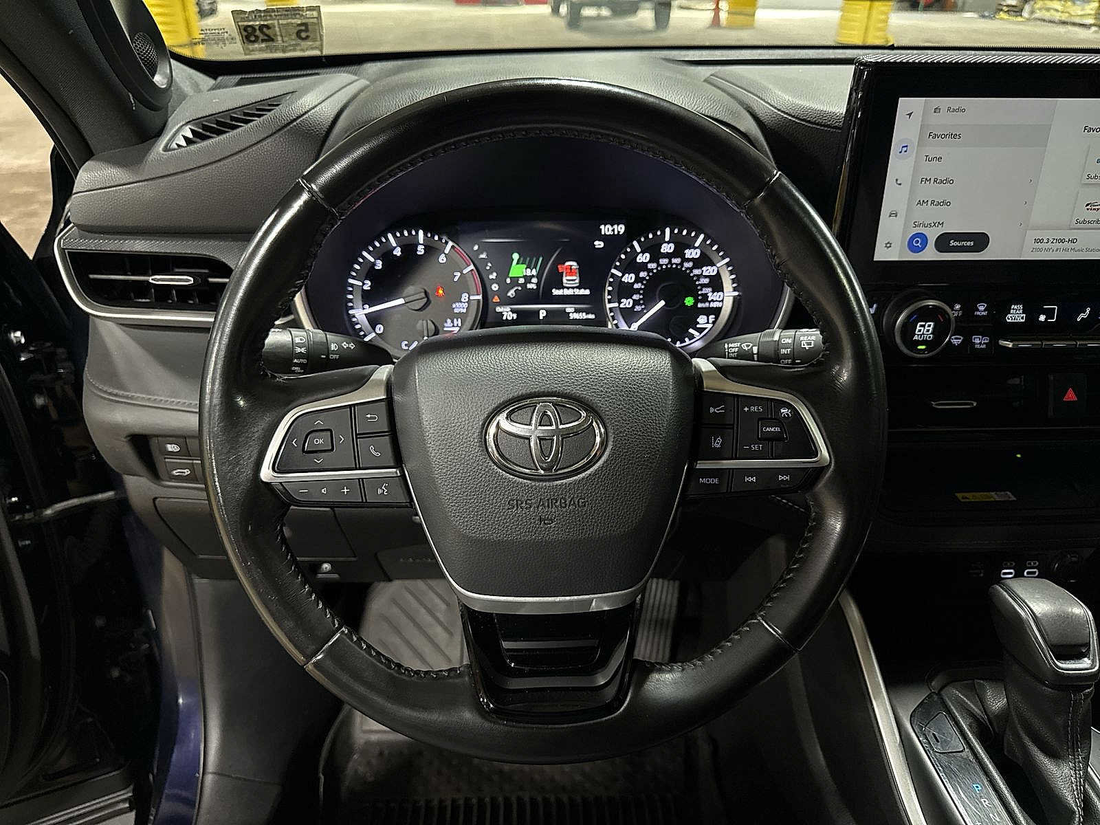 Used 2023 Toyota Highlander XSE AWD/4WD image 18
