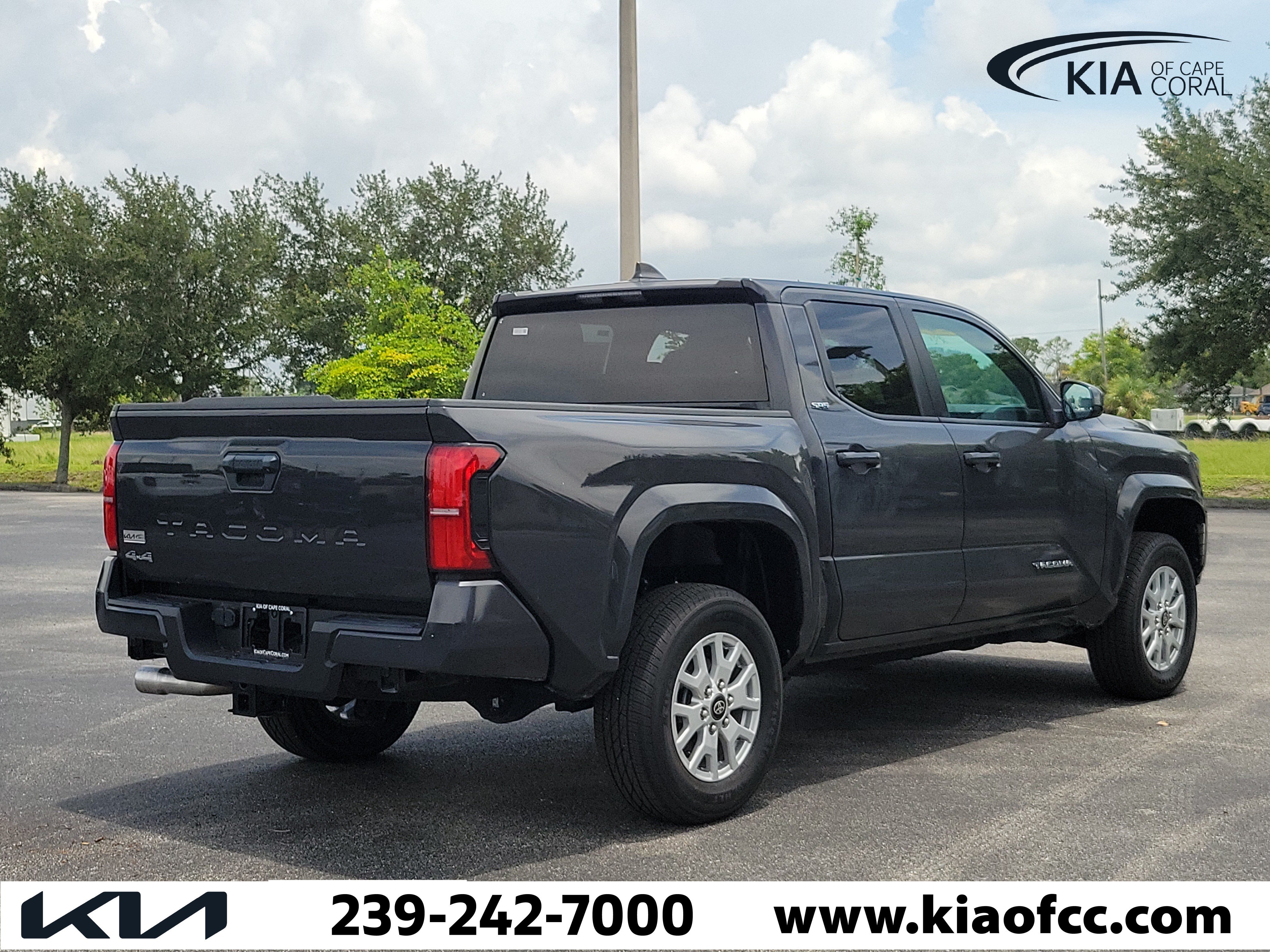Used 2024 Toyota Tacoma SR5 AWD/4WD image 6