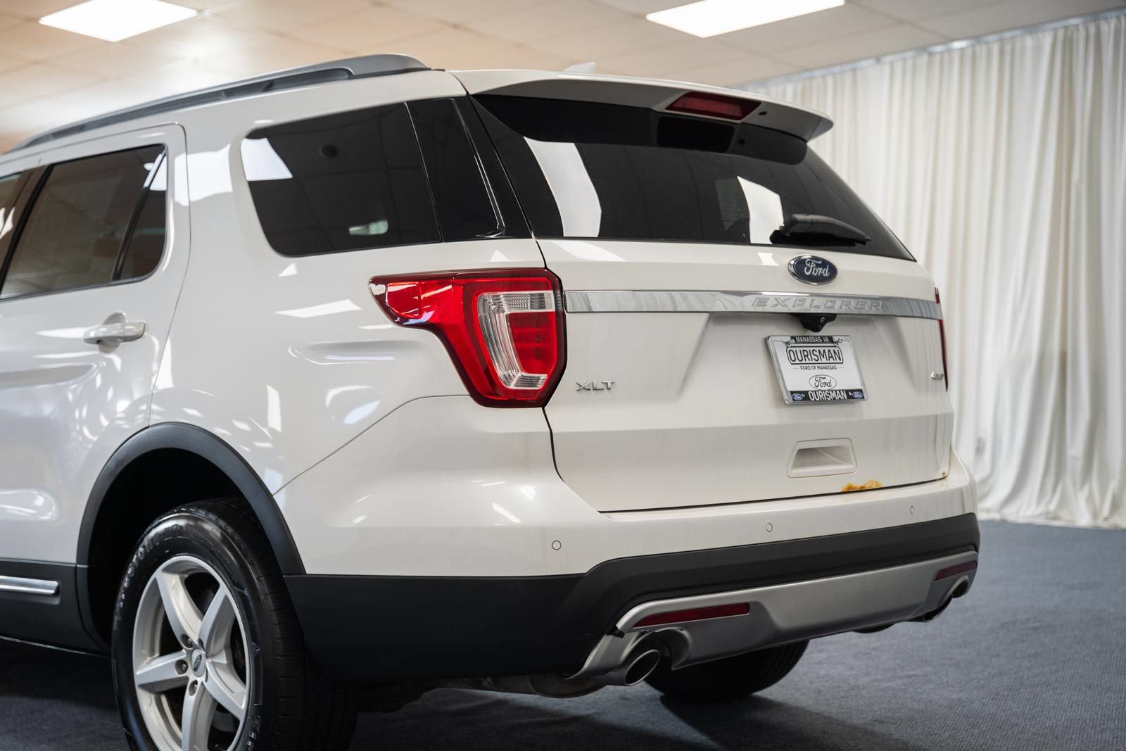 Used 2016 Ford Explorer XLT w/ Equipment Group 202A AWD/4WD image 6