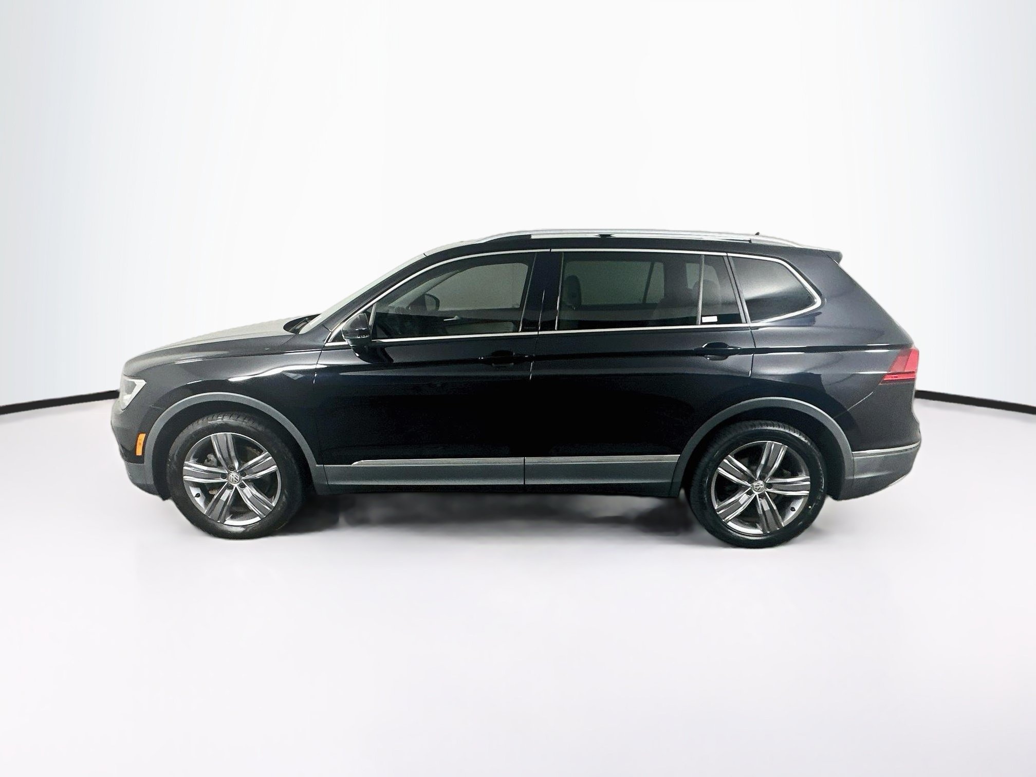 Used 2021 Volkswagen Tiguan SEL FWD image 4