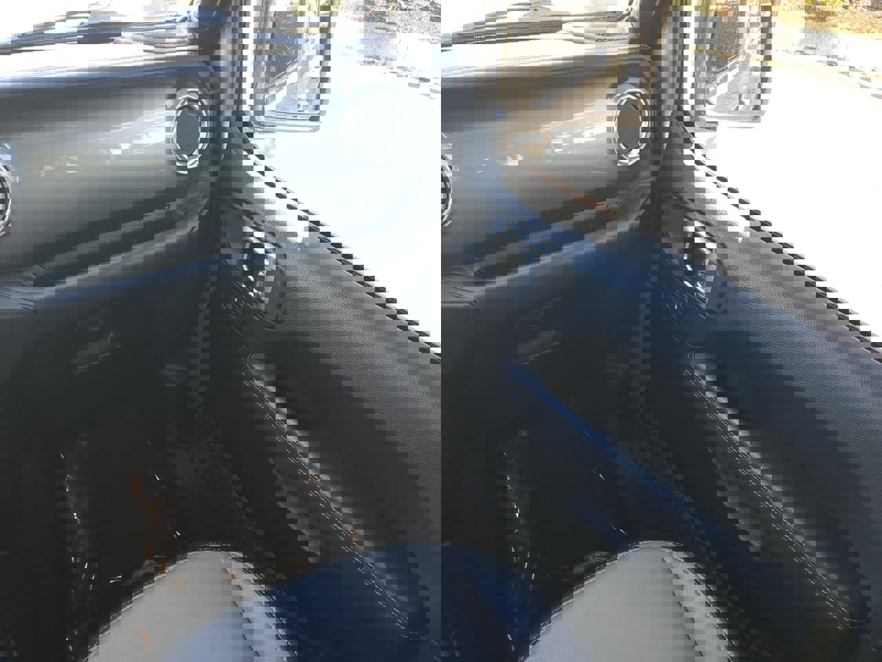 Used 2019 Jeep Wrangler Unlimited Sahara w/ Safety Group image 17