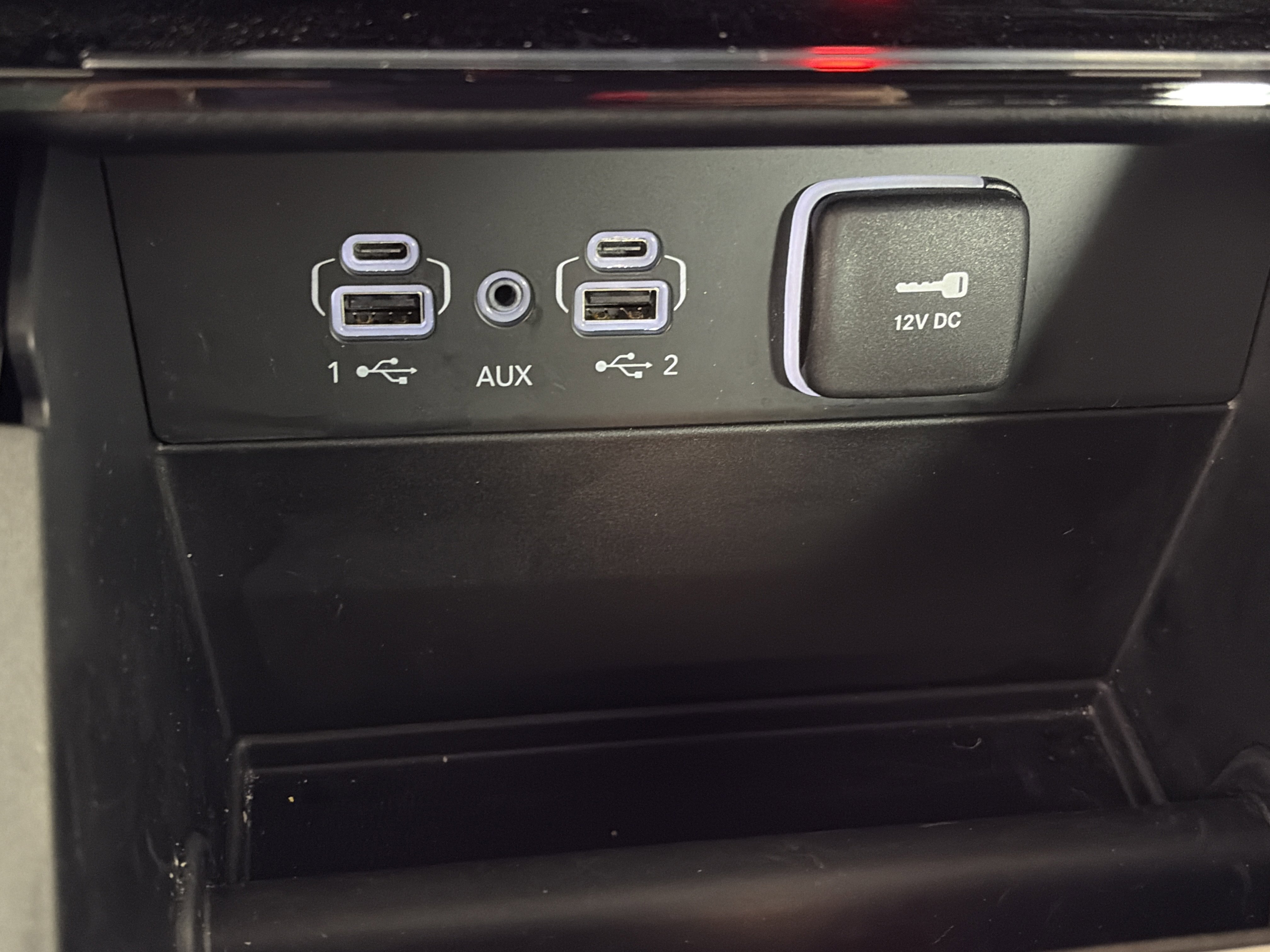 Used 2025 Jeep Grand Cherokee L Limited w/ Black Appearance Package image 28