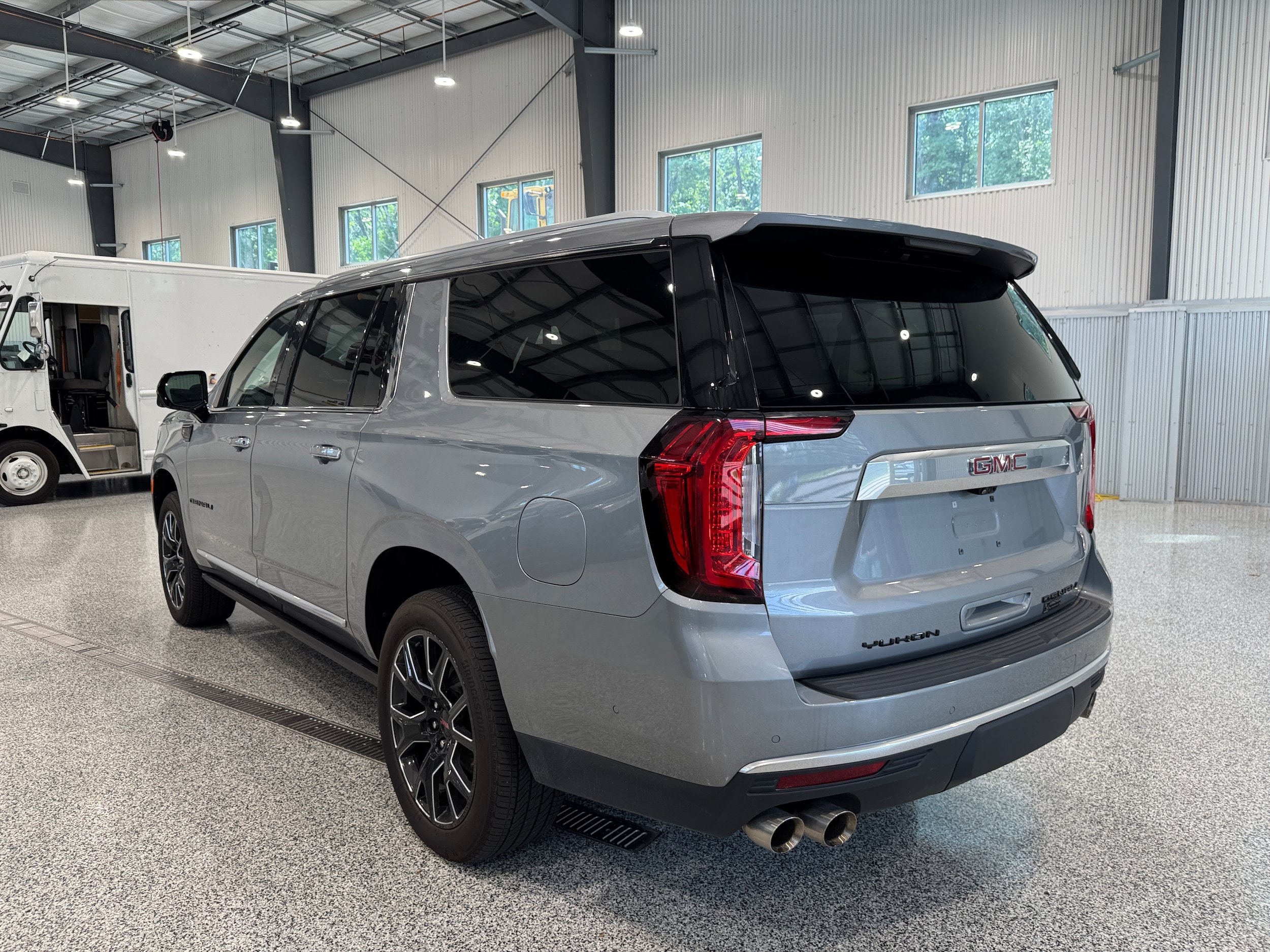Used 2024 GMC Yukon XL Denali w/ Advanced Technology Package AWD/4WD image 8