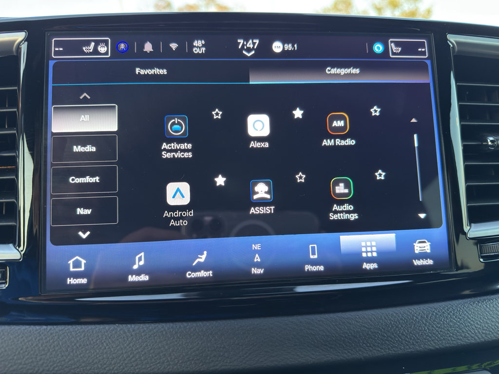 Used 2025 Chrysler Pacifica Limited FWD image 26
