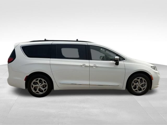 Used 2023 Chrysler Pacifica Limited FWD image 22
