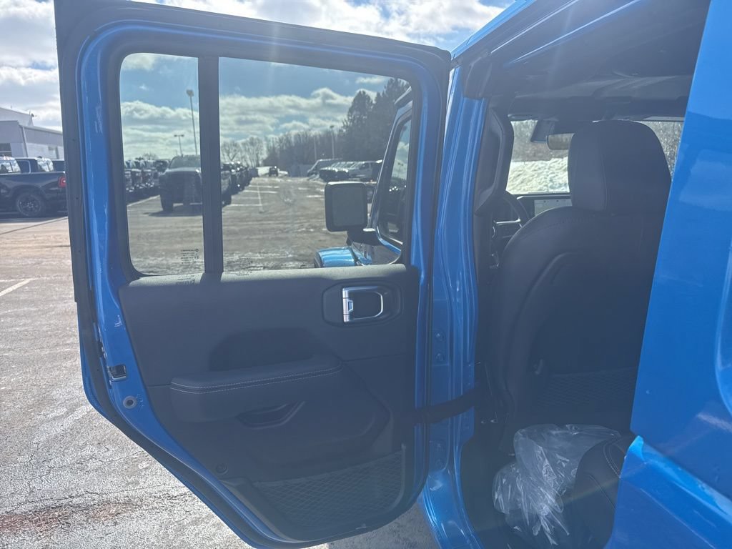 New 2025 Jeep Wrangler Unlimited Sahara w/ Safety Group AWD/4WD image 40