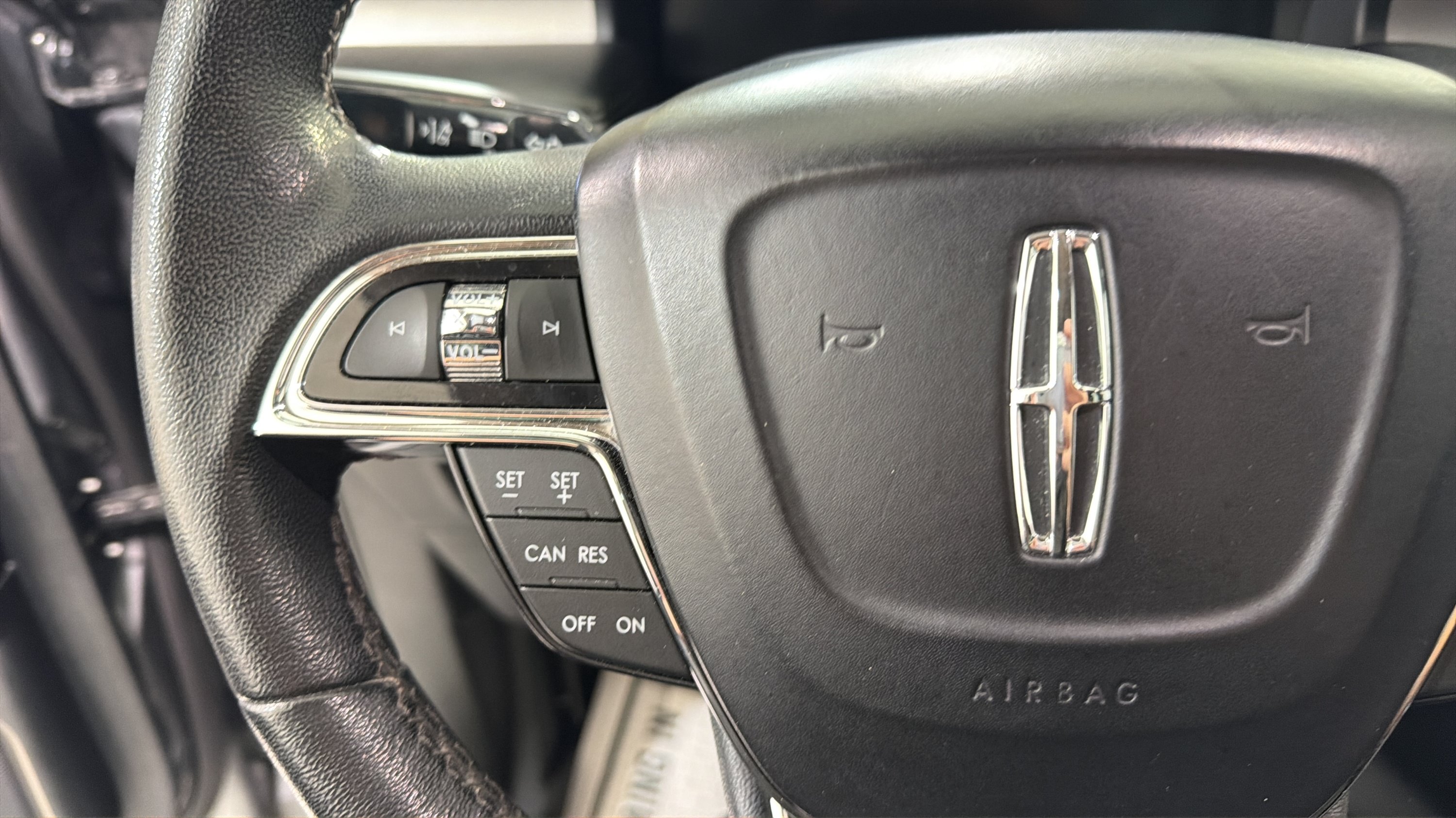 Used 2023 Lincoln Nautilus FWD w/ Premium Package image 13