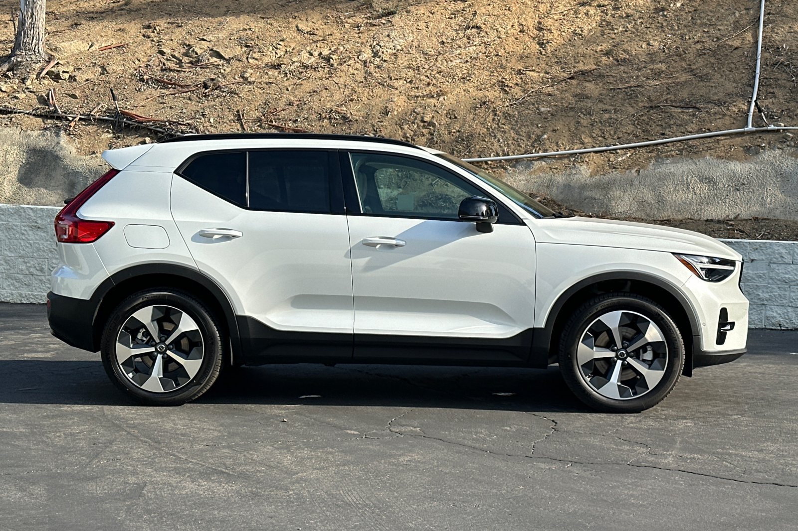 New 2026 Volvo XC40 B5 Plus w/ Protection Package Premier AWD/4WD image 3