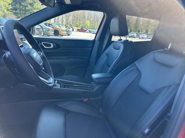 New 2026 Jeep Compass Latitude AWD/4WD image 38