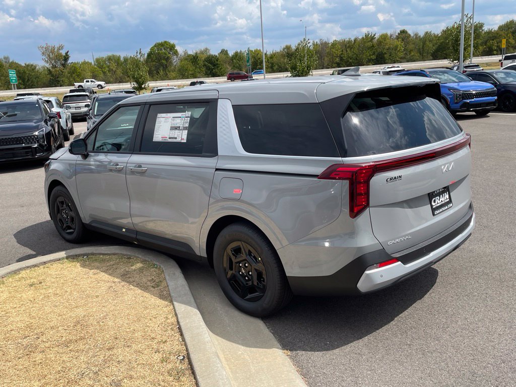 New 2027 Kia Carnival FWD image 5