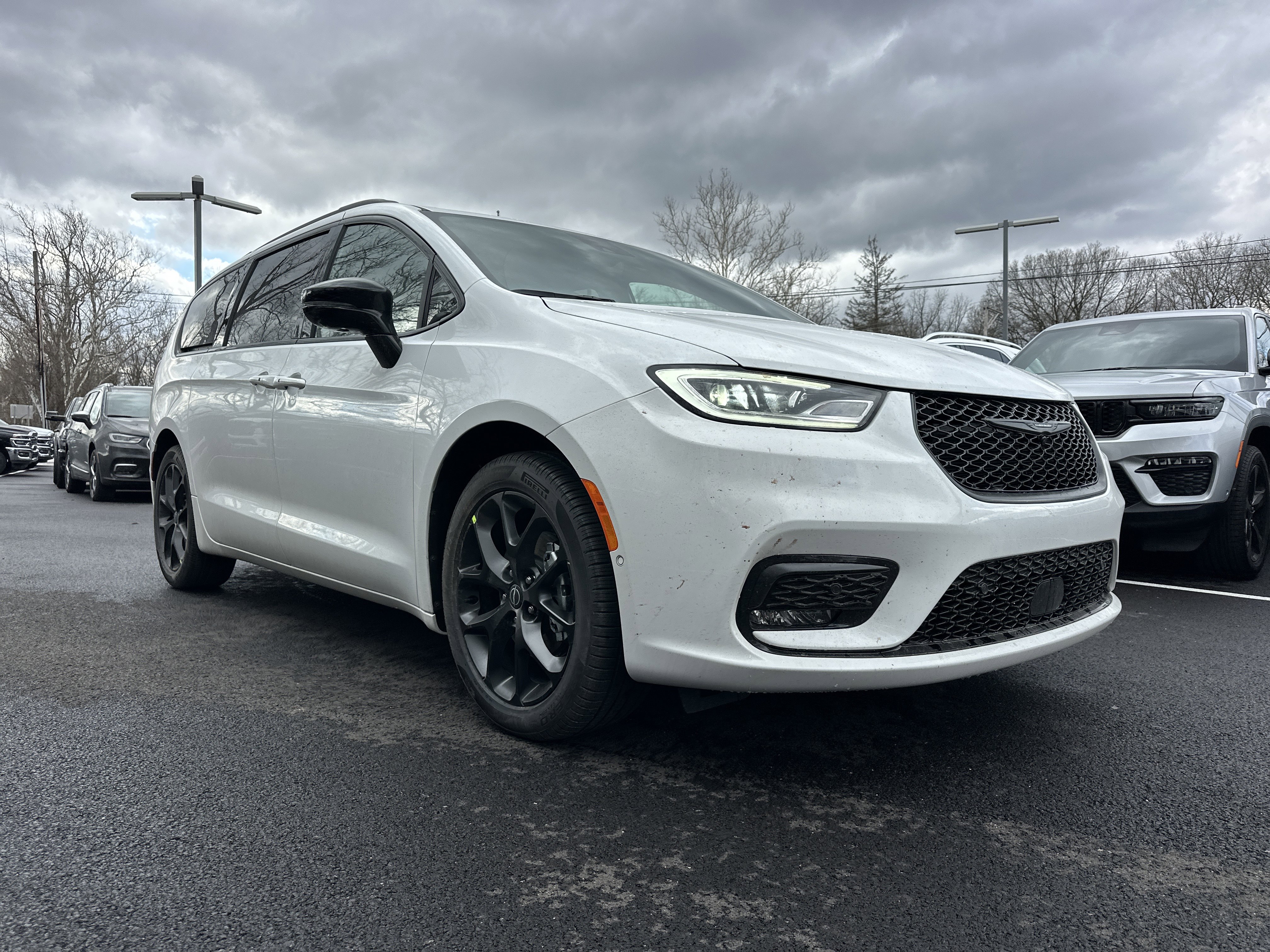 New 2026 Chrysler Pacifica Limited w/ S Appearance Package FWD image 21