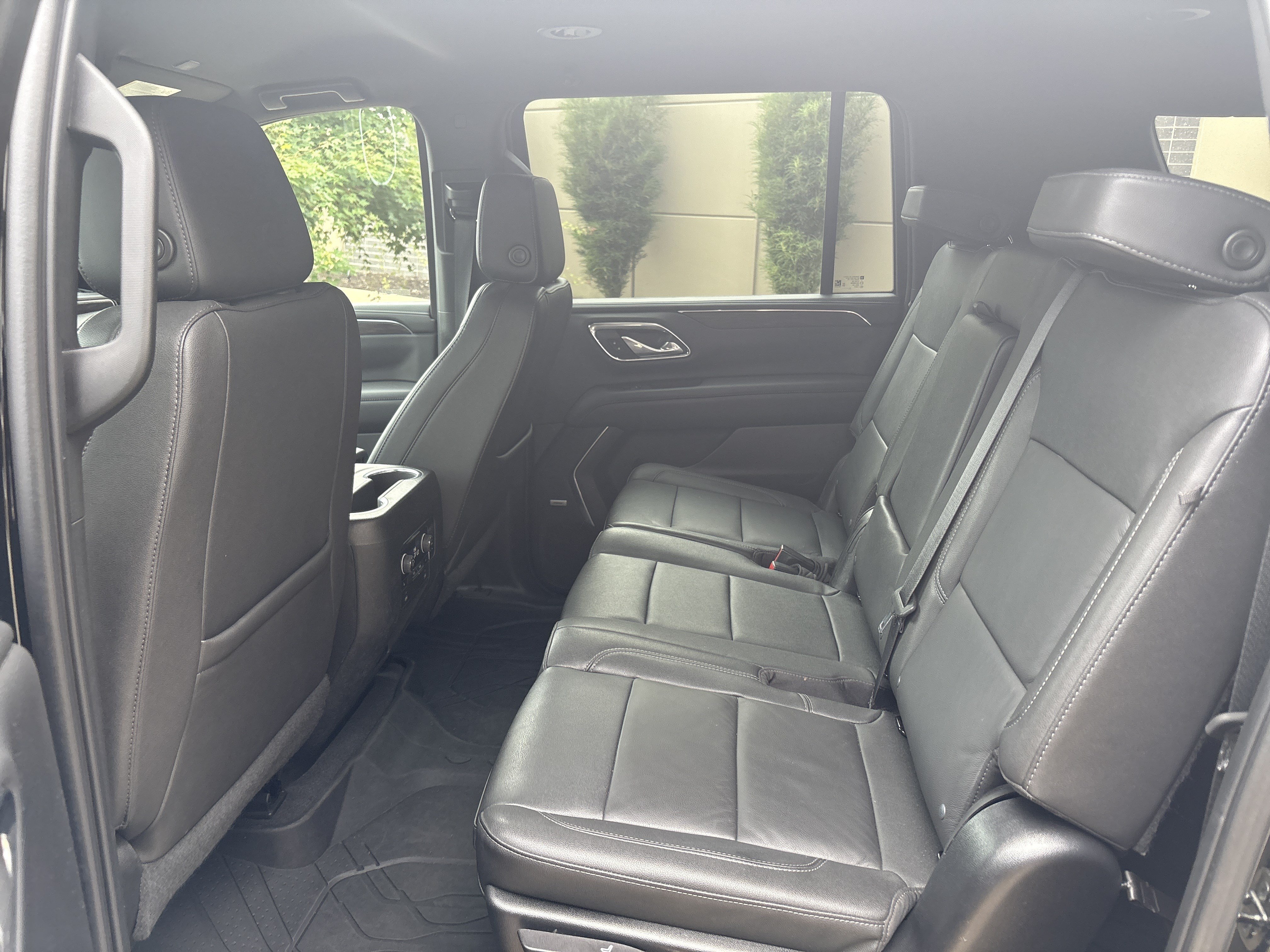 Used 2023 Chevrolet Suburban Z71 w/ Luxury Package AWD/4WD image 30