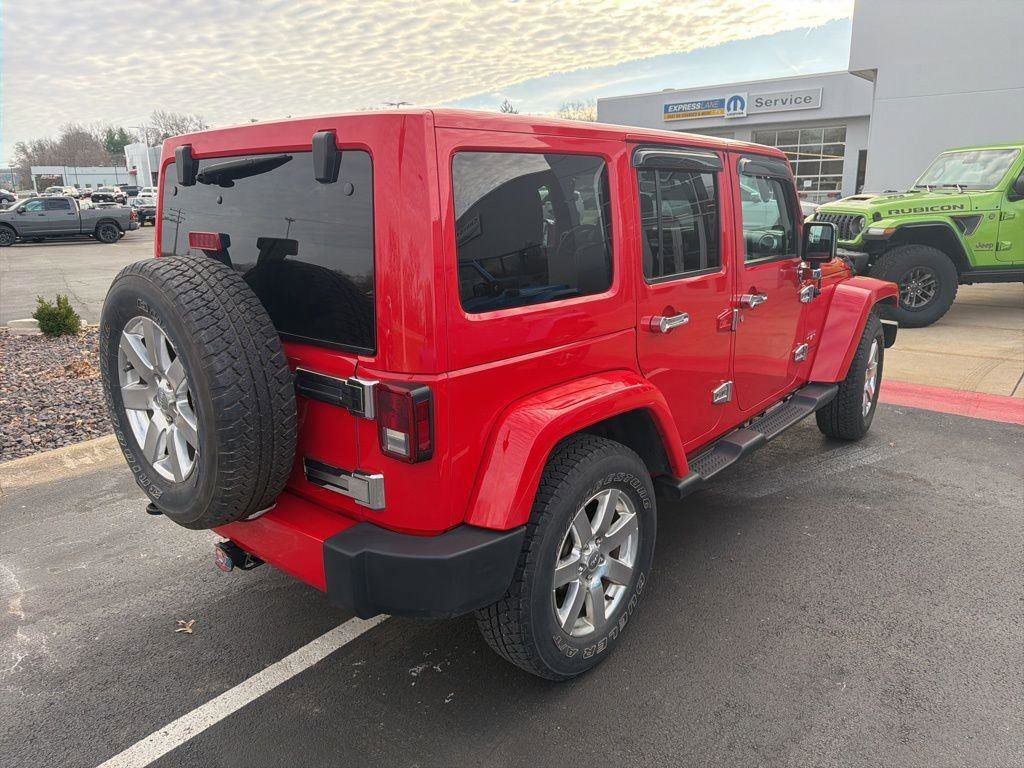 Used 2017 Jeep Wrangler Unlimited Sahara w/ Dual Top Group AWD/4WD image 5