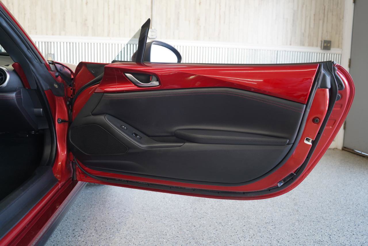 Used 2018 MAZDA MX-5 Miata RF Grand Touring image 36