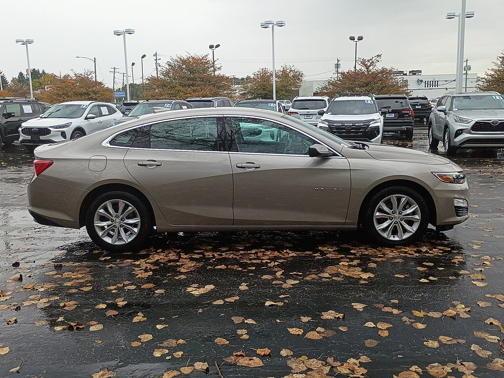 Used 2025 Chevrolet Malibu LT FWD image 2