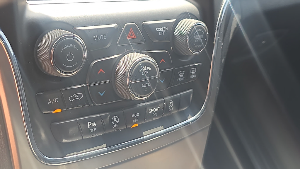 Used 2018 Jeep Grand Cherokee Altitude AWD/4WD image 23