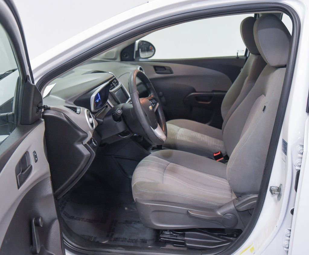 Used 2020 Chevrolet Sonic LT image 2