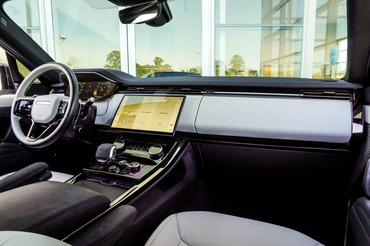 Used 2023 Land Rover Range Rover Sport SE Dynamic image 19