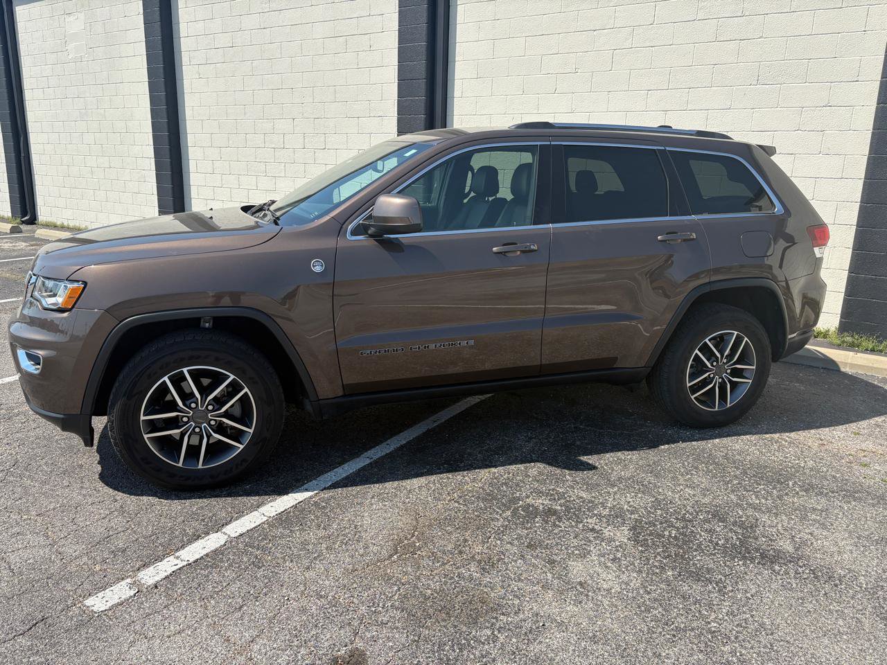 Used 2020 Jeep Grand Cherokee Laredo w/ Quick Order Package 2BN North AWD/4WD image 2