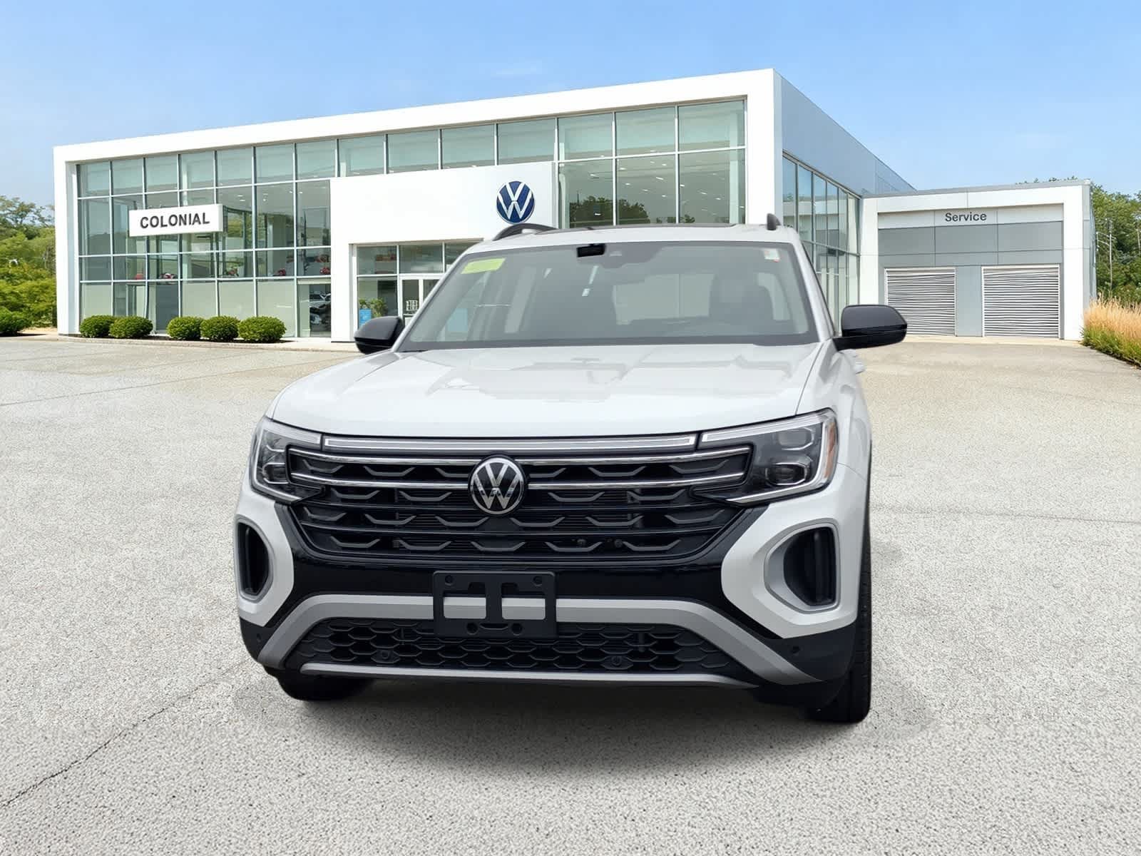New 2026 Volkswagen Atlas Peak Edition AWD/4WD image 2
