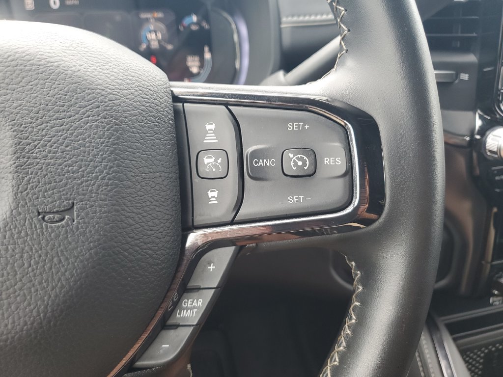 Used 2025 RAM 3500 Limited AWD/4WD image 22