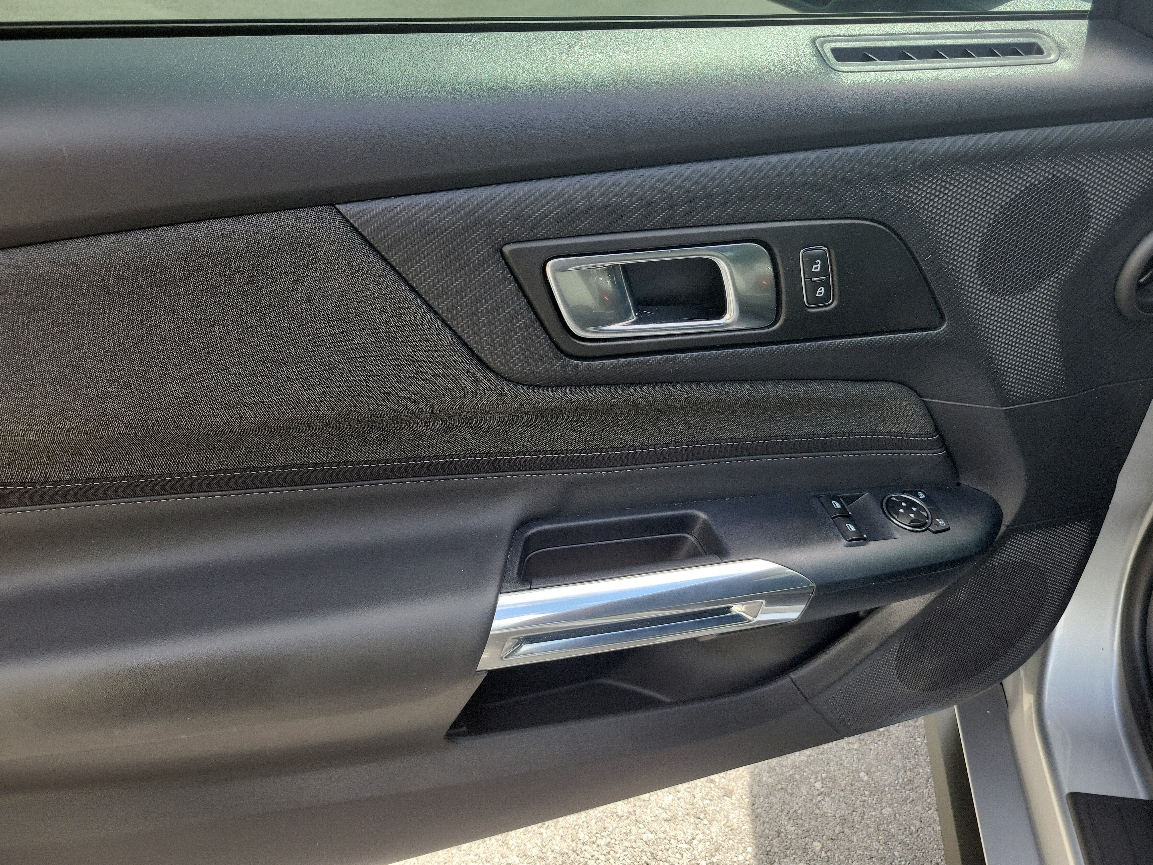 Used 2025 Ford Mustang Coupe RWD image 10