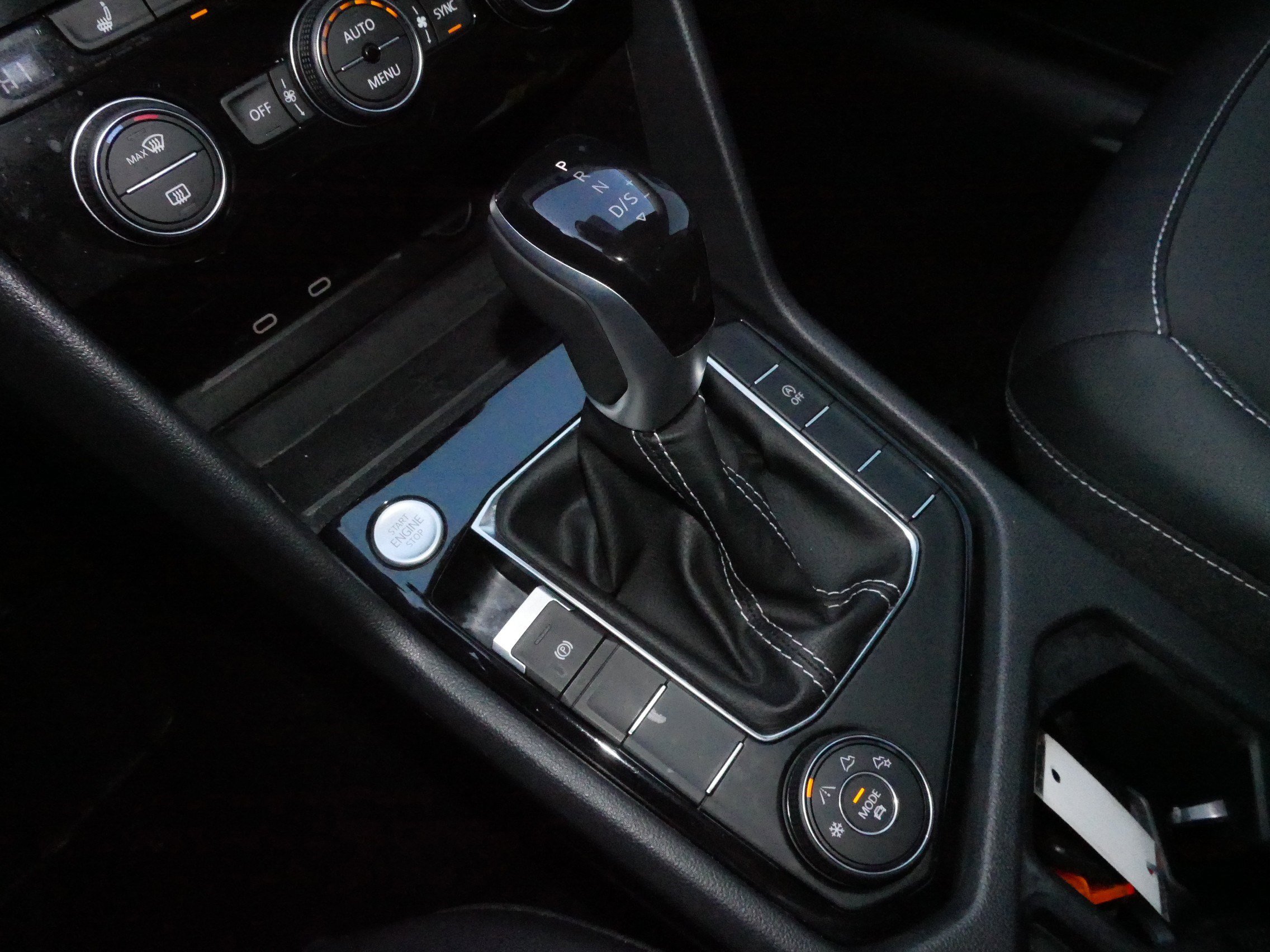 Used 2024 Volkswagen Taos SE image 24