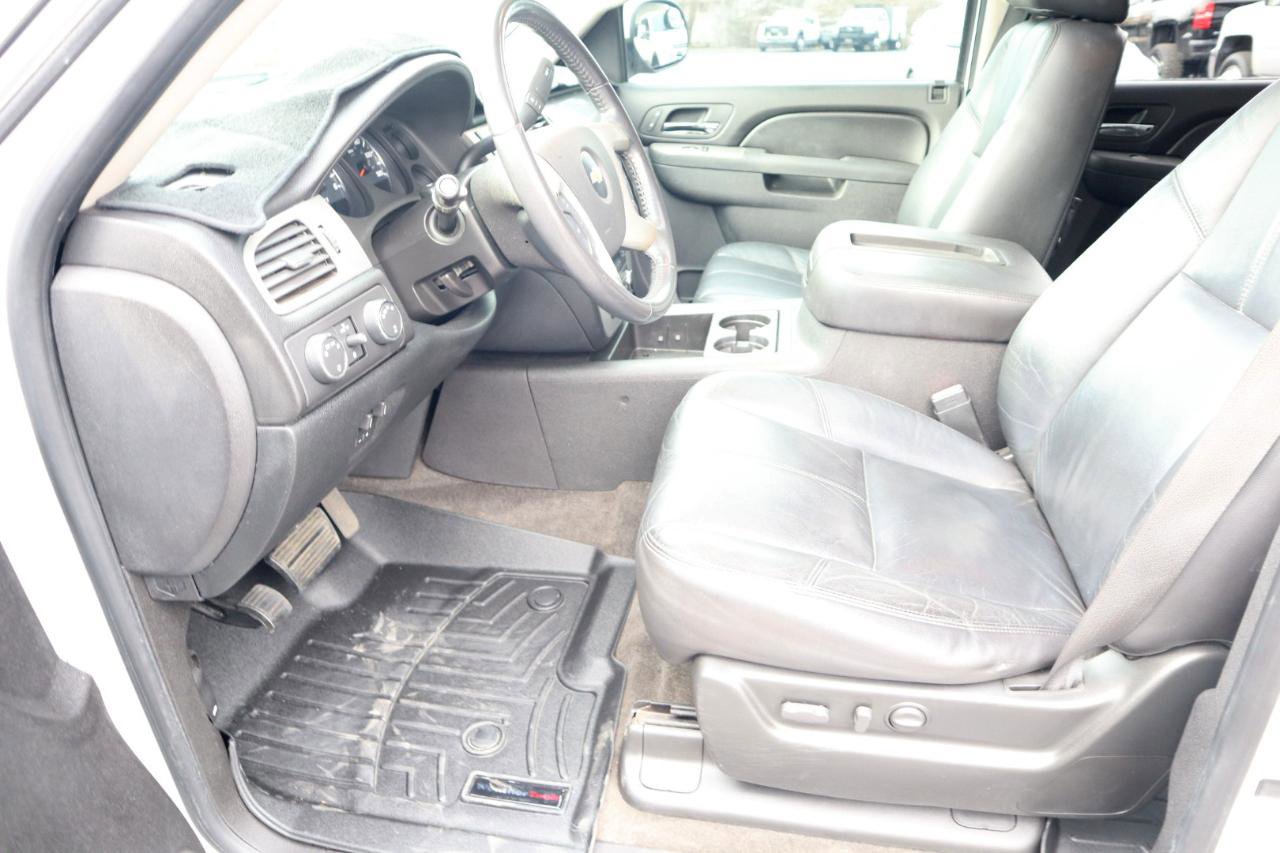 Used 2010 Chevrolet Suburban LT w/ Luxury Package AWD/4WD image 13