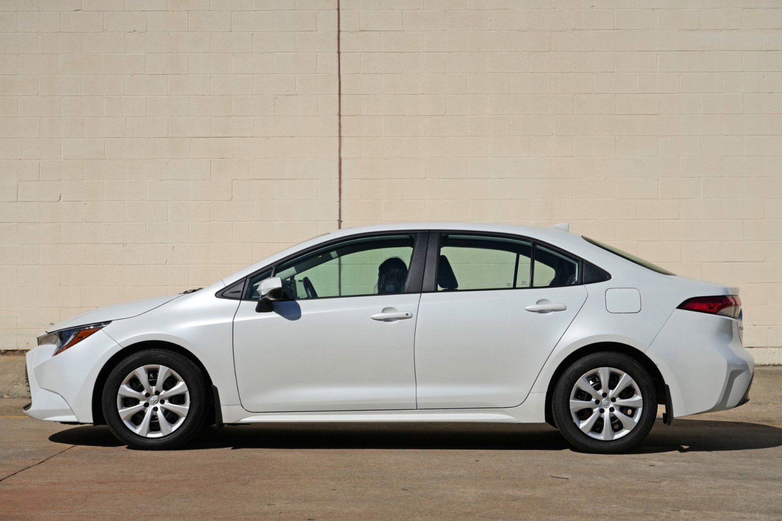 Used 2025 Toyota Corolla LE FWD image 8