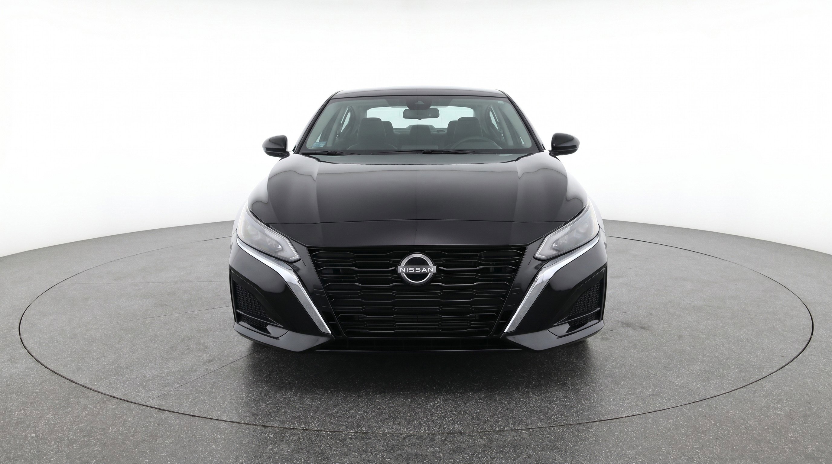Used 2025 Nissan Altima 2.5 SV FWD image 2