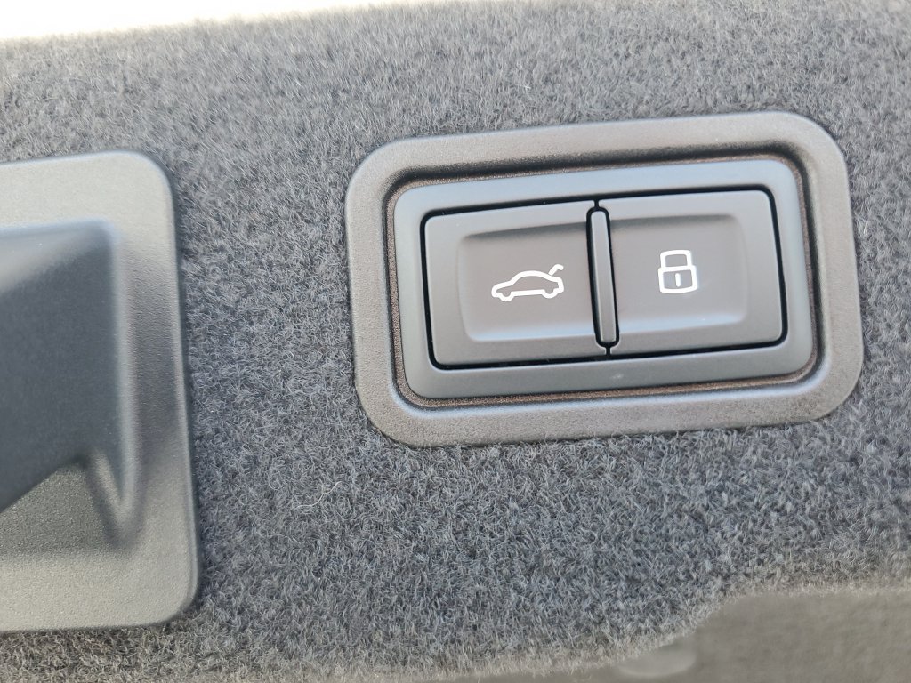 Certified 2024 Audi A8 L 3.0T AWD/4WD image 15