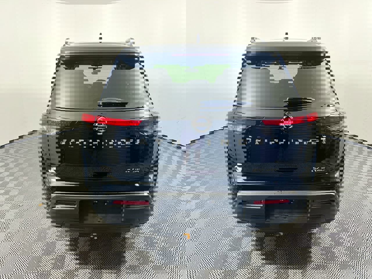 Used 2024 Nissan Pathfinder SV image 4